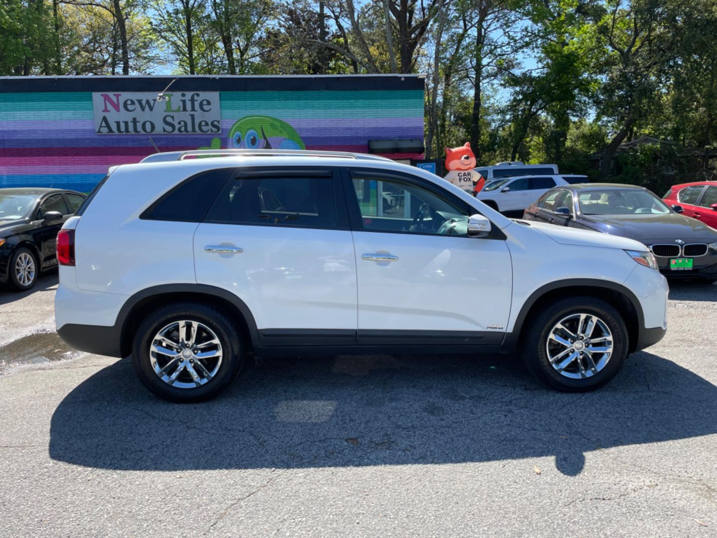 2015 WHITE KIA SORENTO LX (5XYKTCA63FG) with an 2.4L engine, Automatic transmission, located at 5103 Dorchester Rd., Charleston, SC, 29418-5607, (843) 767-1122, 36.245171, -115.228050 - Photo#7